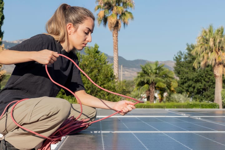 Women working on solar pannel